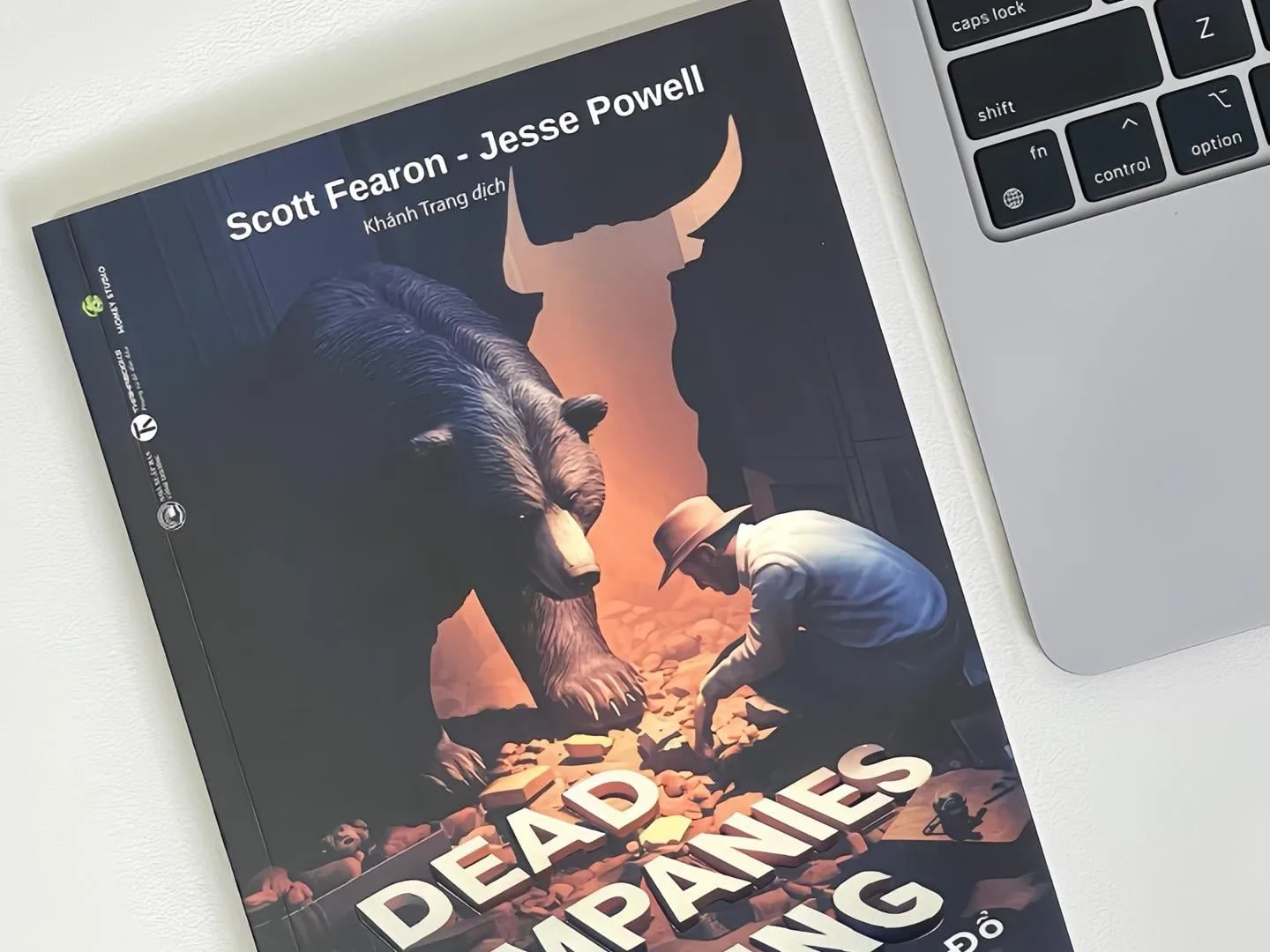 Dead Companies Walking - Dấu vết của sự sụp đổ preview 1
